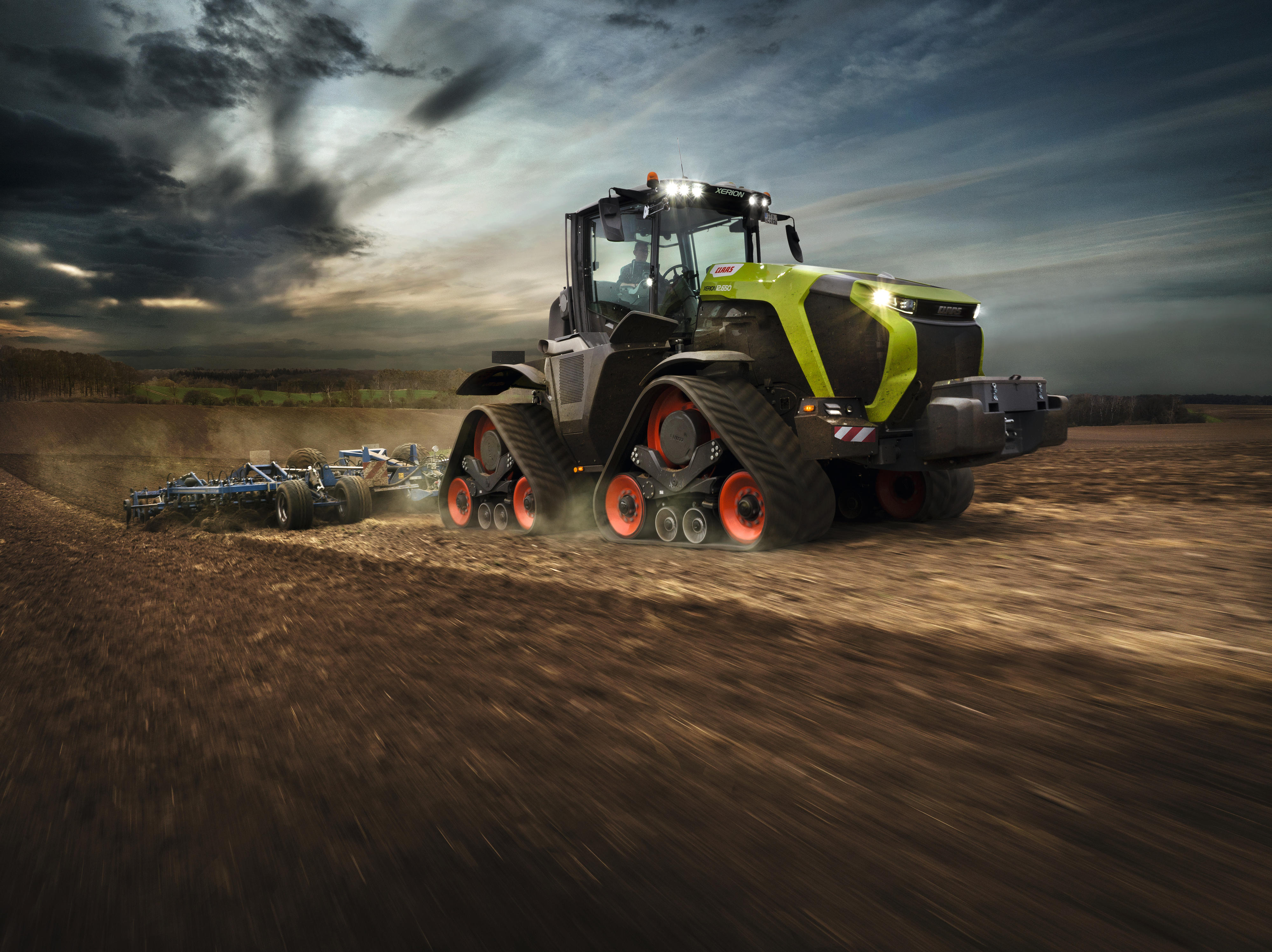 Mehr Performance in allen Belangen: XERION 12.590 und 12.650 von CLAAS ...